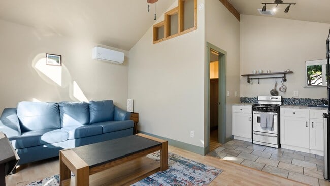 Photo - 2434 Humboldt St