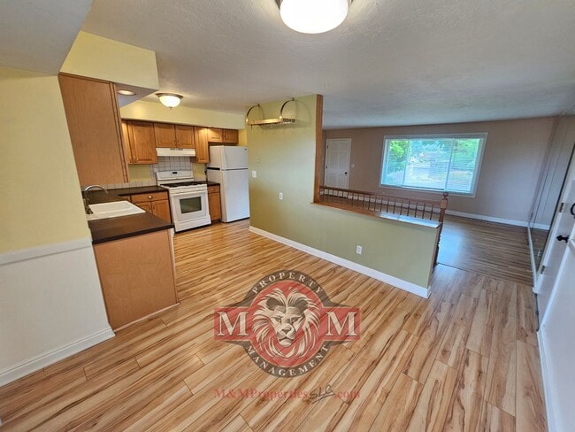 Photo - 5 Bd 3 Bath Home Cottonwood Heights