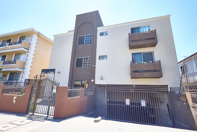 Photo - 943 Elden Ave