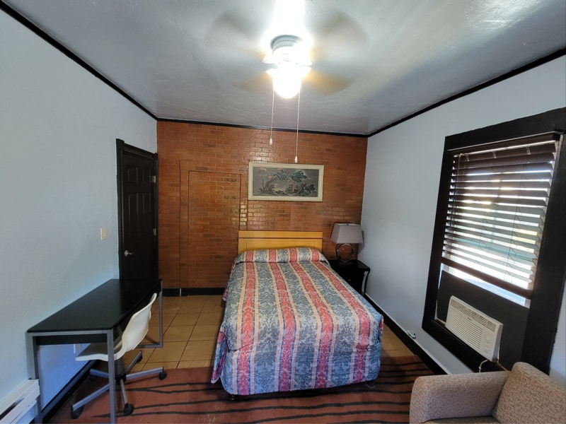 Photo - 1046 N San Joaquin St House