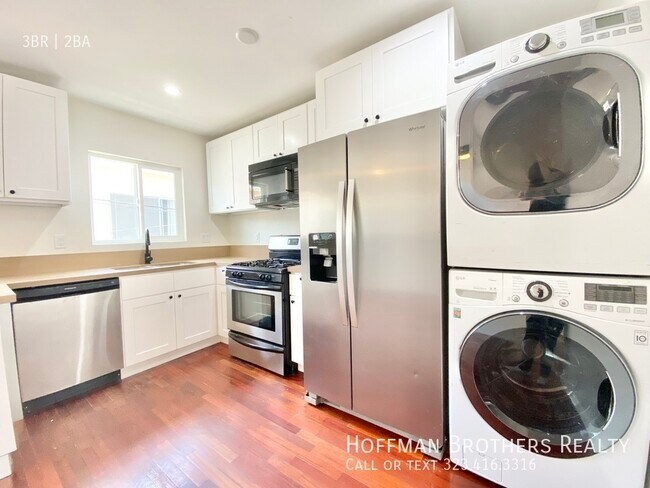 Photo - 2051 S Corning St Unidad 1