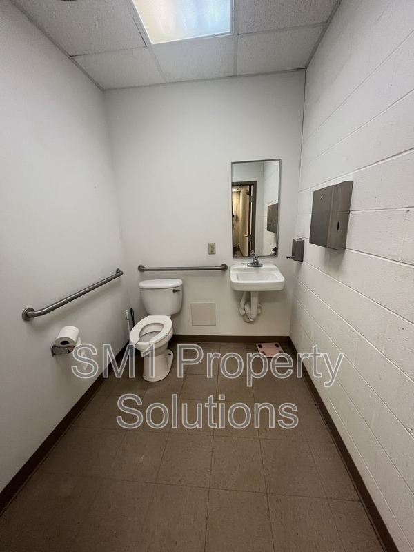 Photo - 2312 S Main St