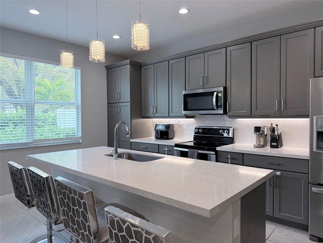 Photo - 556 Parsons Wy