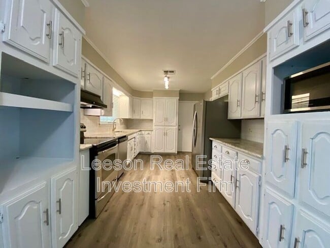 Photo - 845 Elmdale St