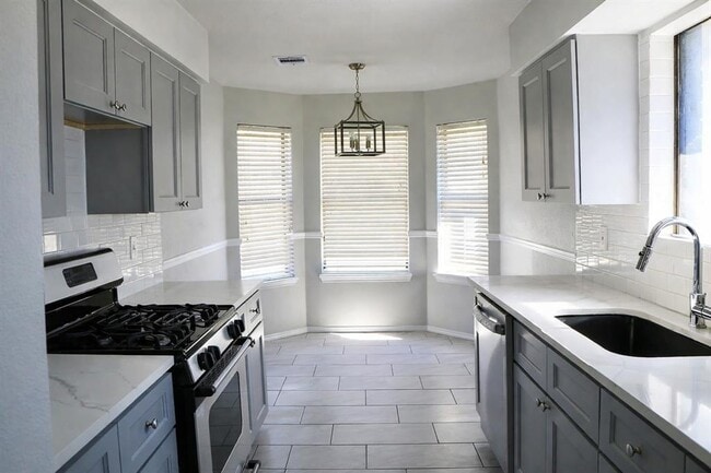 Photo - 408 Sage Boot Dr