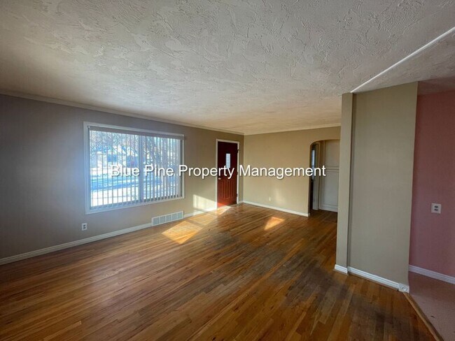 Photo - 846 Crestmont Ave