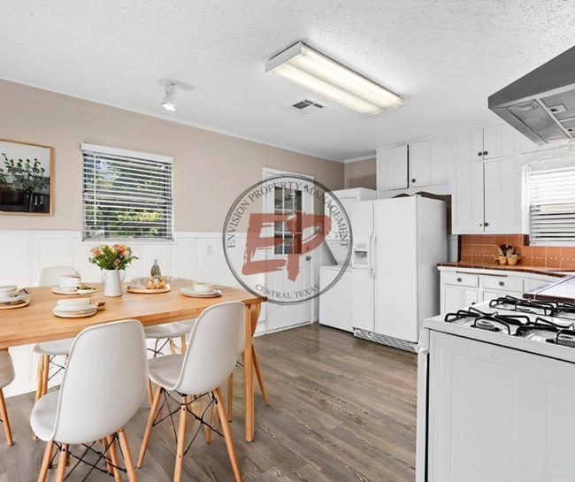 Photo - 3817 Parkwood St