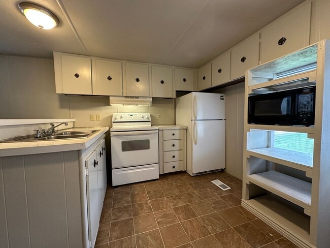Photo - 558 N Elm Ave