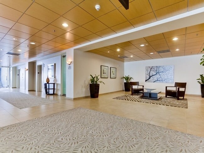 Building Photo - 2 bedroom downtown, 2 bath and 2 parking spaces. View! (Solara Lofts)