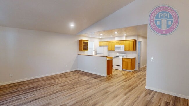 Photo - Quiet Living  In Sandy  on Cascadia Villag...