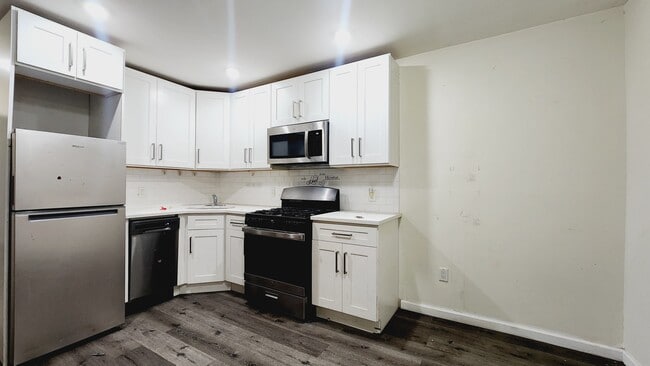 Building Photo - 116 Atlantic St Unit 1