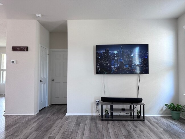 Photo - 508 Black Alder St