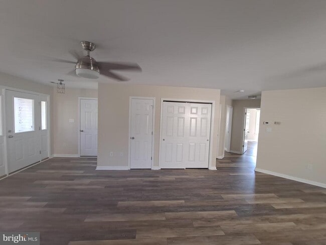 Photo - 210 Amaret St