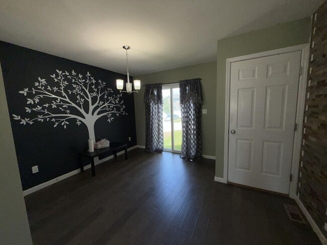 Photo - Beautiful 3 Bedroom / 2.5 Bath for Rent in Maryland Heights !