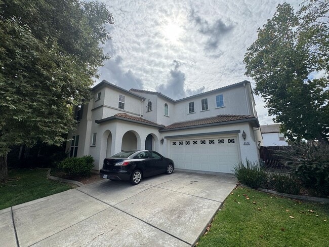Building Photo - 5 Bed / 3.5 Bath | Elk Grove Single Family...