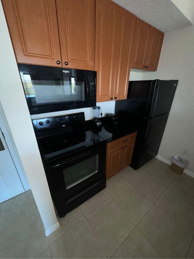 Building Photo - 7395 Universal Blvd Unit Luxury 1-Bedroom Apartmen Rental