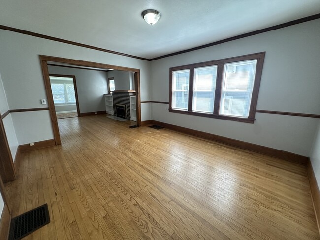 Photo - 2108 Oxford St