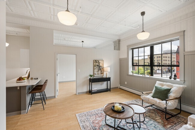 1BR, 1BA - 742SF - Kitchen/ Living Room