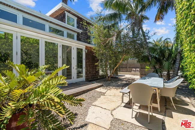 Photo - 648 Palms Blvd