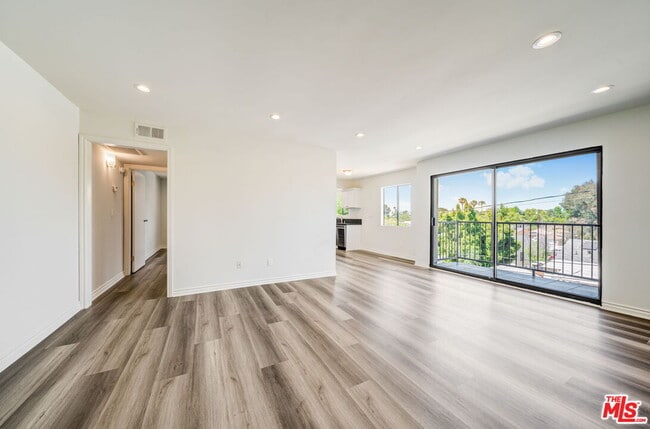 Photo - 7453 Haskell Ave Condo Unit 10