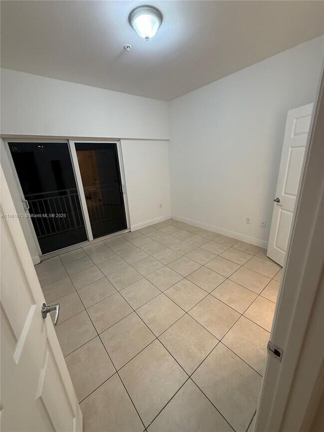 Photo - 1020 SW 4th St Unit 106