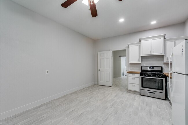 Photo - 7133 Avenue C