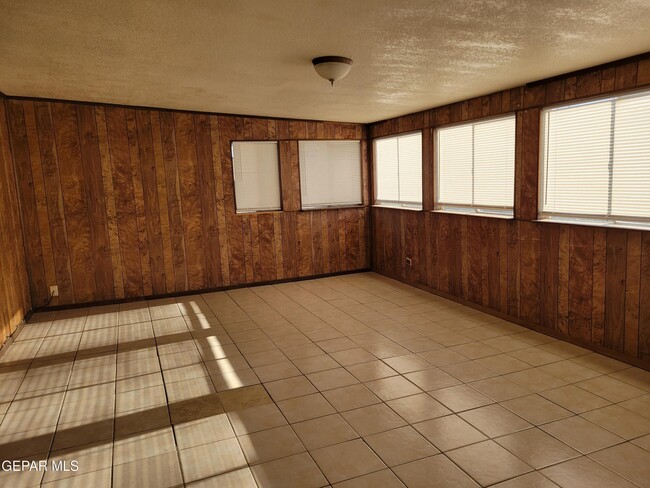 Photo - 9513 Fairfax St