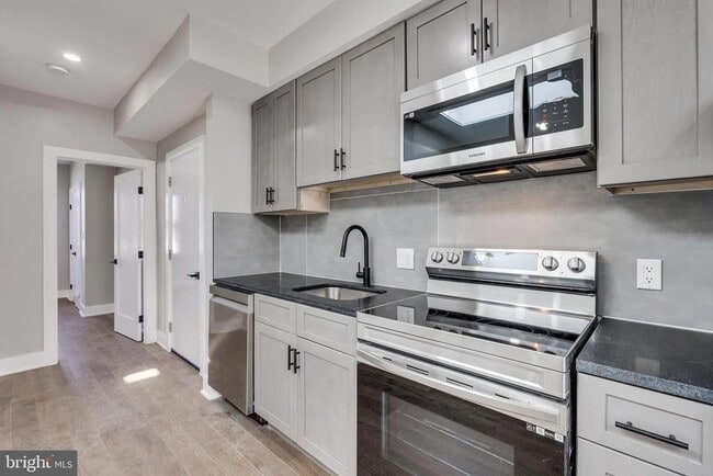 Building Photo - 1703 West Virginia Ave NE Unit 2