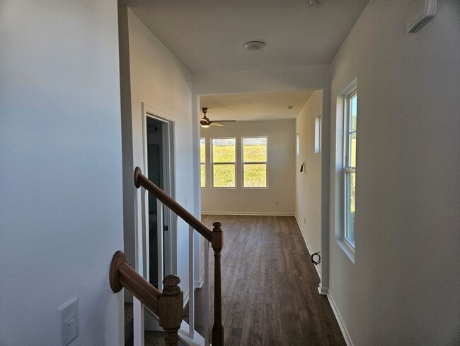 Photo - Wonderful Home! 4br 2.5Ba w/ 2 car garage!...