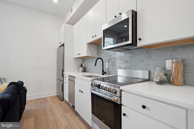 Building Photo - 3037 Richmond St Unit 108 Rental