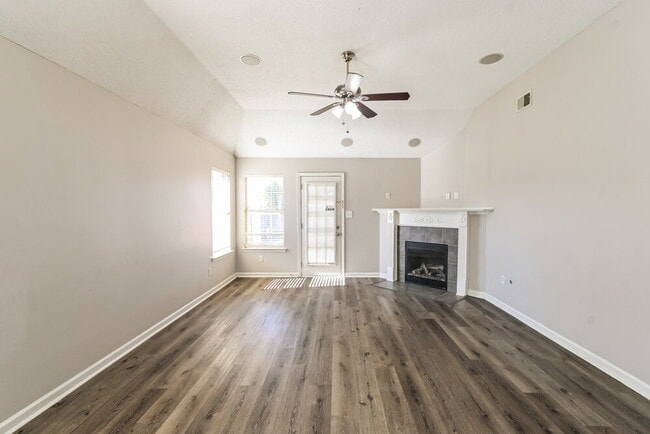 Photo - 5871 Carrel Cove