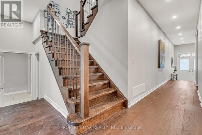 Photo - 40 Britannia Ave E