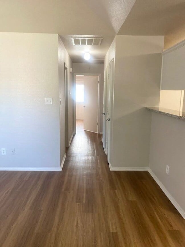 Photo - 305 Schumacher Dr
