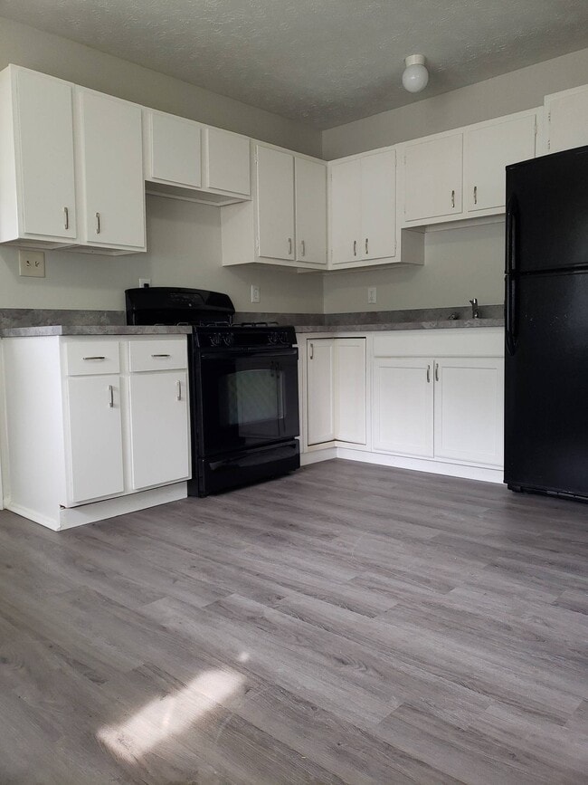 Photo - 2817 E Riverside Dr