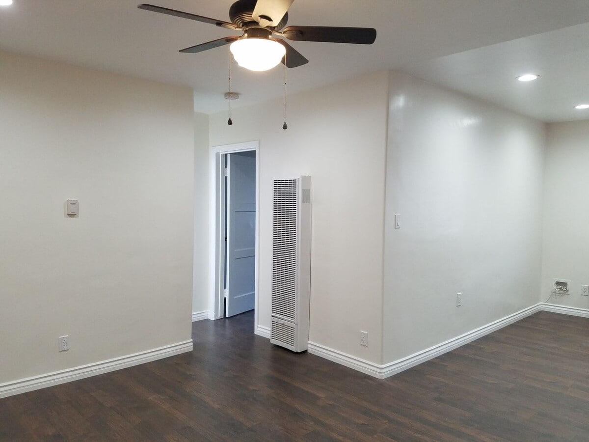 Photo - 1339 1/4 W 93rd St