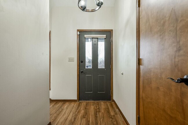 Photo - 1108 Redwood Dr