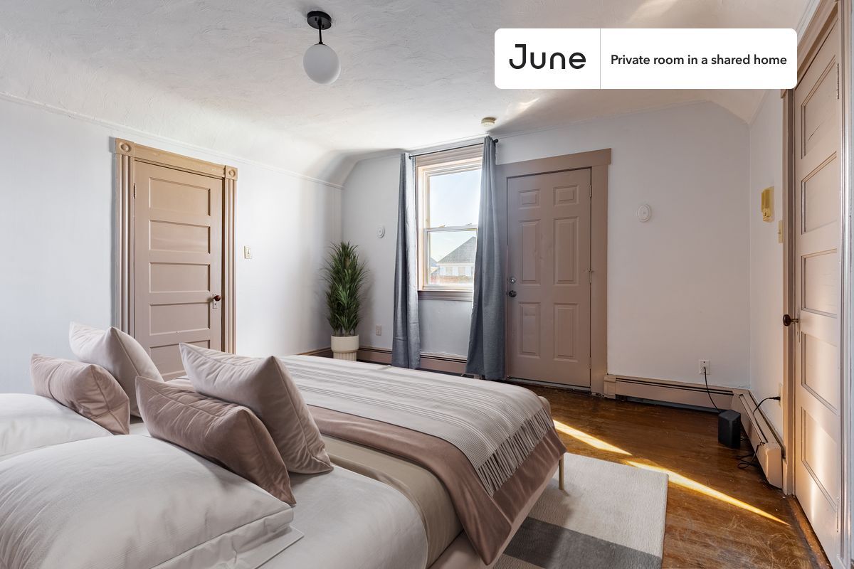 Private bedroom in 3 bed/1 bath Home - Private bedroom in 3 bed/1 bath Home
