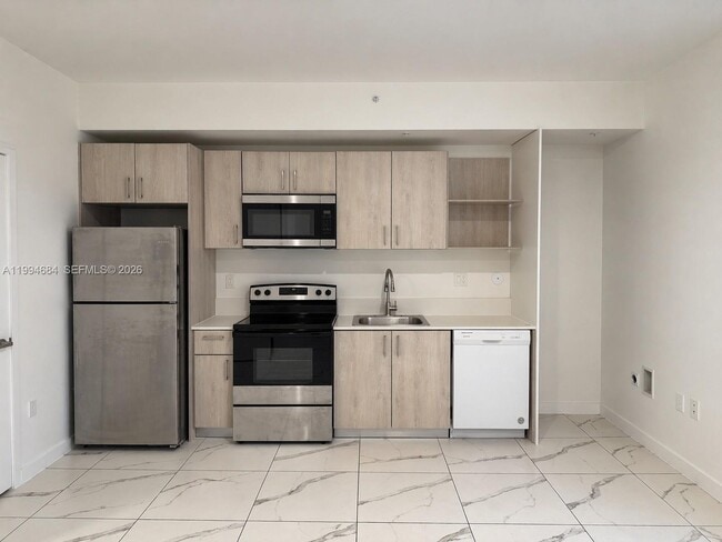 Photo - 420 SW 7th Ave Unidad 103