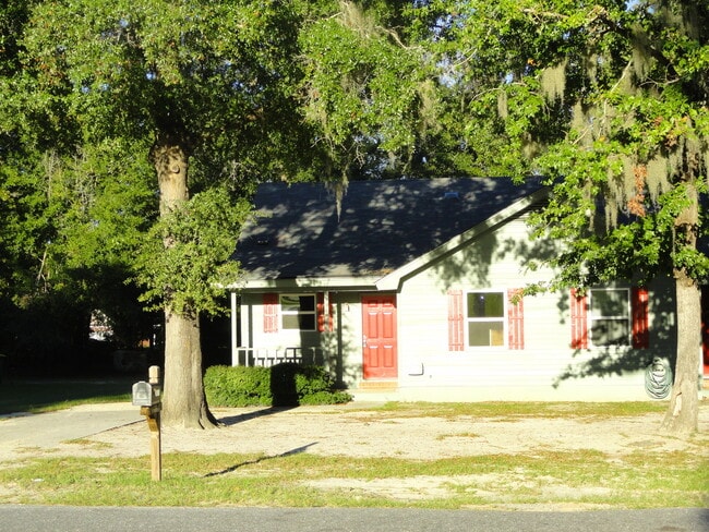 Building Photo - Ash Street (1037) Unit A