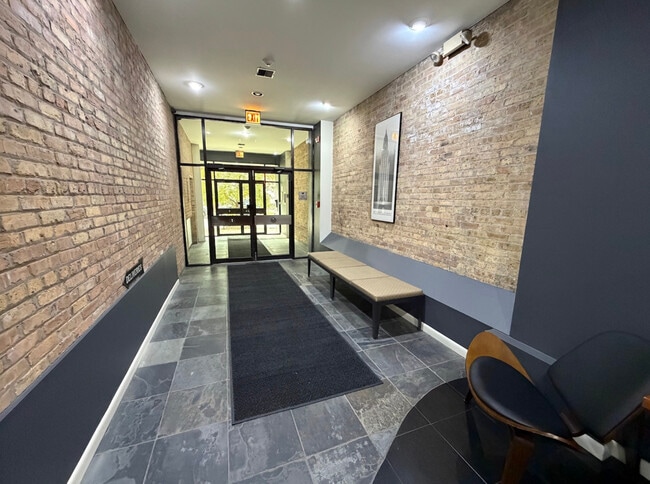 Photo - 3323 N Paulina St