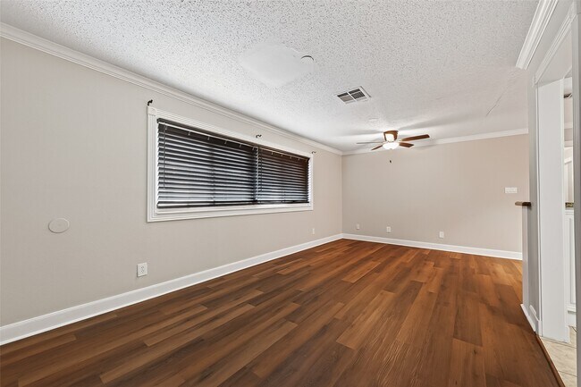 Photo - 4727 Merwin St