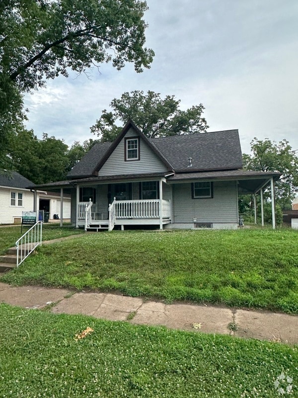 Building Photo - 208 28th St Dr SE Rental