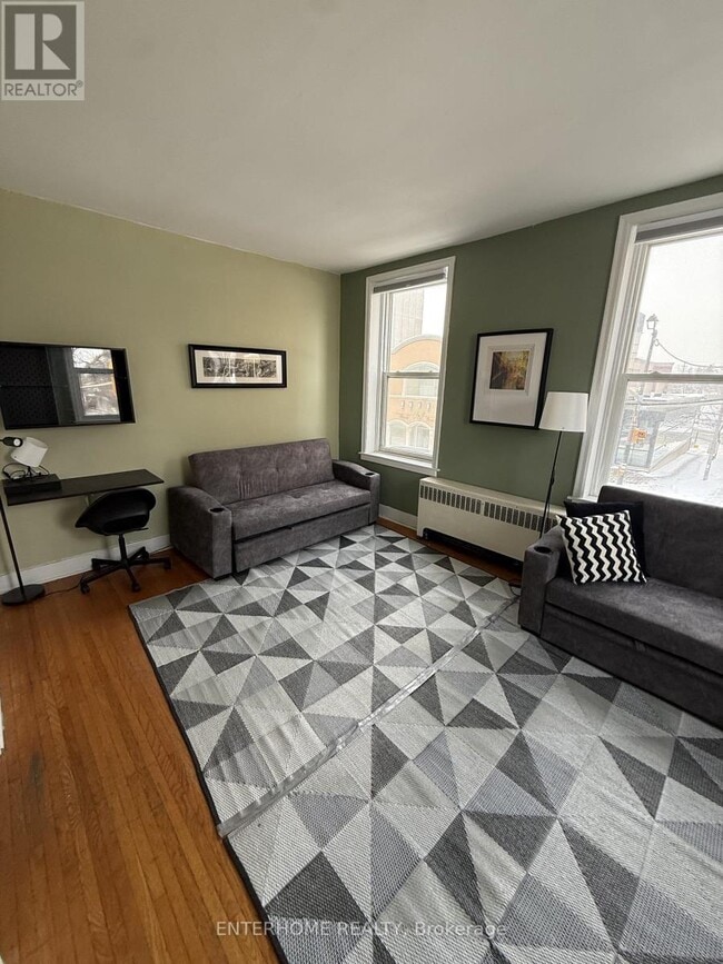 Photo - 51 Queen St E Unit 1