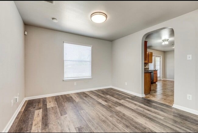 Photo - 7343 Lyia Br