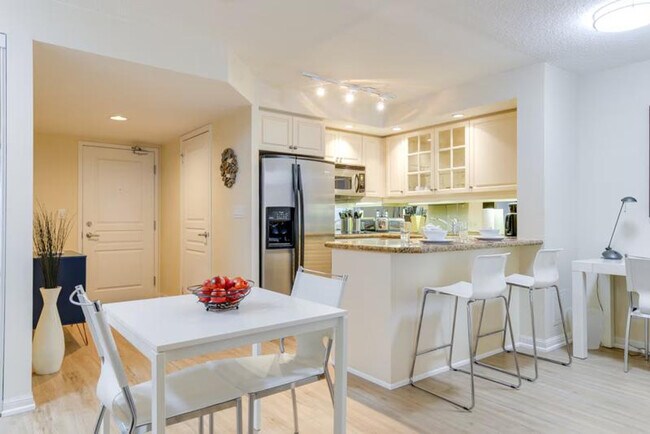 Photo - 190 University Ave Unit ID1034885P