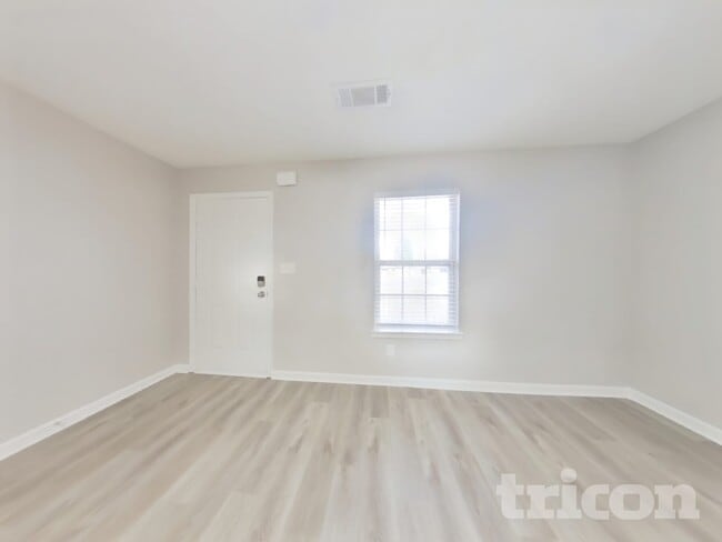 Photo - 5021 Meadow Trce