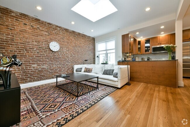 Building Photo - 1038 Beacon St Unit 404 Rental