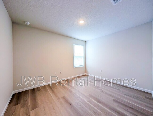 6052 Redpoll Ave