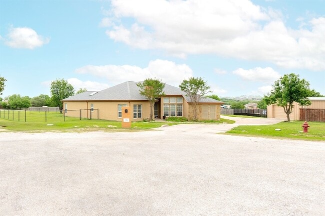 Building Photo - 115 Kenwick Ct