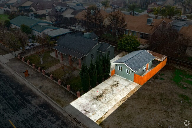 Building Photo - 1825 Letts Ave Rental